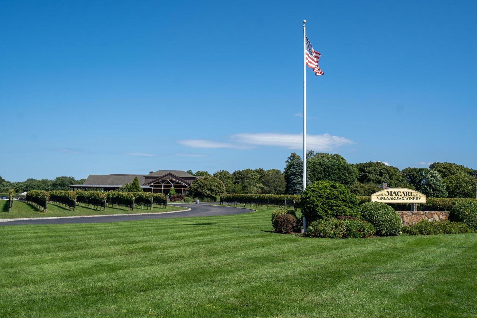 Large Modern North Fork Barn:Vineyards In Backyard, Harbes Farms Villa Mattituck Exterior foto