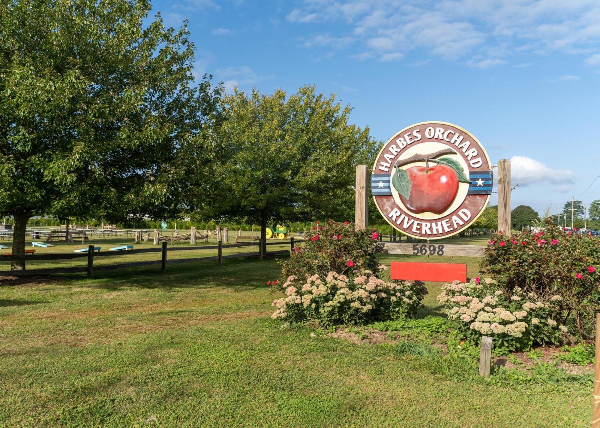 Large Modern North Fork Barn:Vineyards In Backyard, Harbes Farms Villa Mattituck Exterior foto